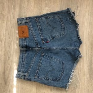 Levi’s Ribcage Shorts / 27, fit like 26